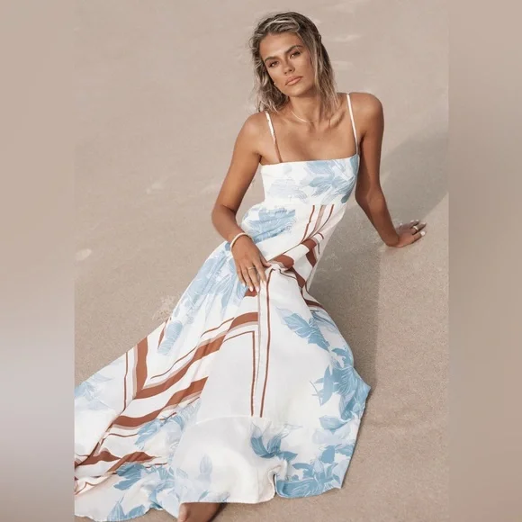 new Petal and Pup ELANOR MAXI DRESS - PALE BLUE PRINT - Picture 2 of 7